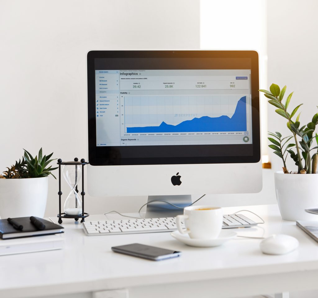 apple-devices-books-business-572056.jpg